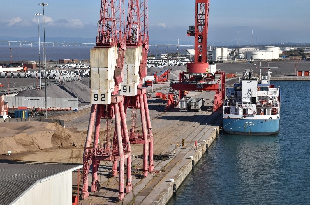 TheGlastoThingy's tweet photo. At a talk today Michael Eavis has confirmed the new Arcadia is constructed from a decommissioned crane from Avonmouth docks (thanks to @terryaanderson for the info).

A quick Google search throws up this possibility. https://t.co/OgN4MaaSm7