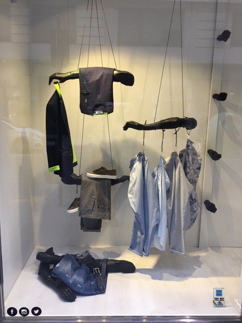 Effrontee's tweet photo. Nuevo escaparate ,,,, tonos pastel super tendencia #effrontee #modahombre #diviertetevistiendo #mejortiendavalencia #trousers #calceshoes #ritzoficial #baronio #emporioarmani https://t.co/5JEozsJfHa