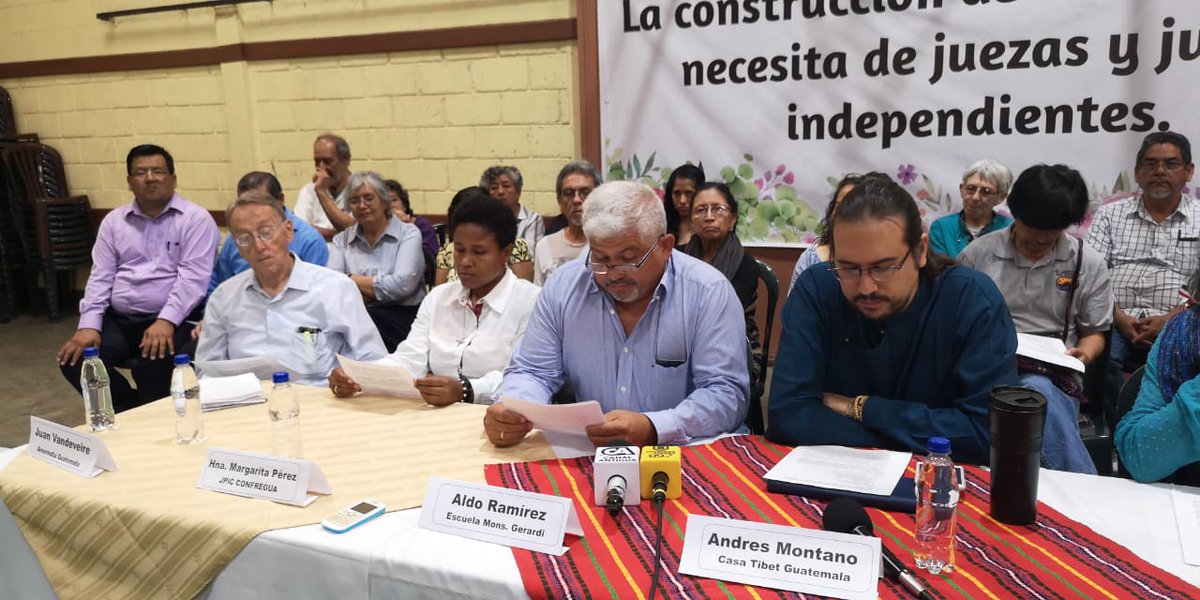 #AHORA | Sector Religioso Centinelas presenta una carta abierta en apoyo a 12 jueces y juezas que tienen a su cargo casos de alto impacto y llaman a estar pendientes de los cambios que se realicen las cortes del Organismo Judicial. 

Vía: <a href="/JulioLopez_EU/">Julio López</a>
