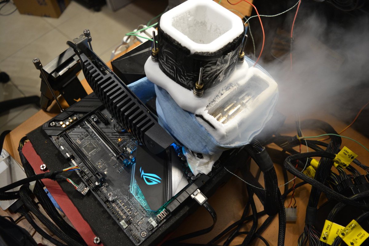 tomshardware's tweet image. Micron Smashes DDR4 Overclocking World Record With 5,726 MHz dlvr.it/R4r1XD