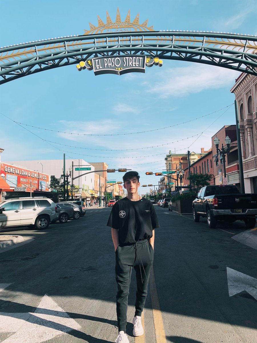 johnnyorlando's tweet photo. off day in el paso yesterday 🌵 https://t.co/eyYnhehkEL