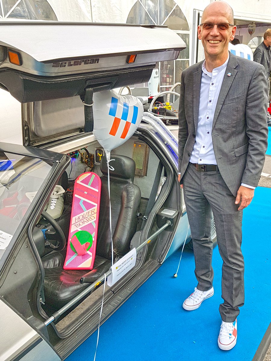 Happy Birthday #netaachen! Wir gratulieren unserem Partner mit Geschäftsführer Andreas Schneider von Herzen. Klar, dass die Aachener Glasfaser-Experten einen original DeLorean am Start hatten - mit Glasfaser-Karosserie. IT-Humor...😁 #netaachen <a href="/deloreanmotorco/">DeLorean Motor Company</a>