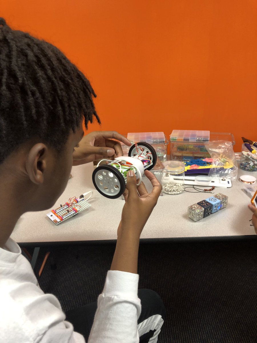 LGZapanta's tweet photo. The BHS MAKERSPACE. Create, Discover, Collaborate and Learn! #PatternsAndSequences
@BHSBulldogsbcps https://t.co/fPegOAHZaU