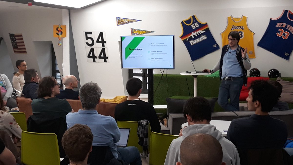 clook0's tweet image. Our beloved troller @lerrigatto talks tonight about @kubernetesio and #Microservices for @JobTeaserTech at #moderndevops meetup @jobteaser