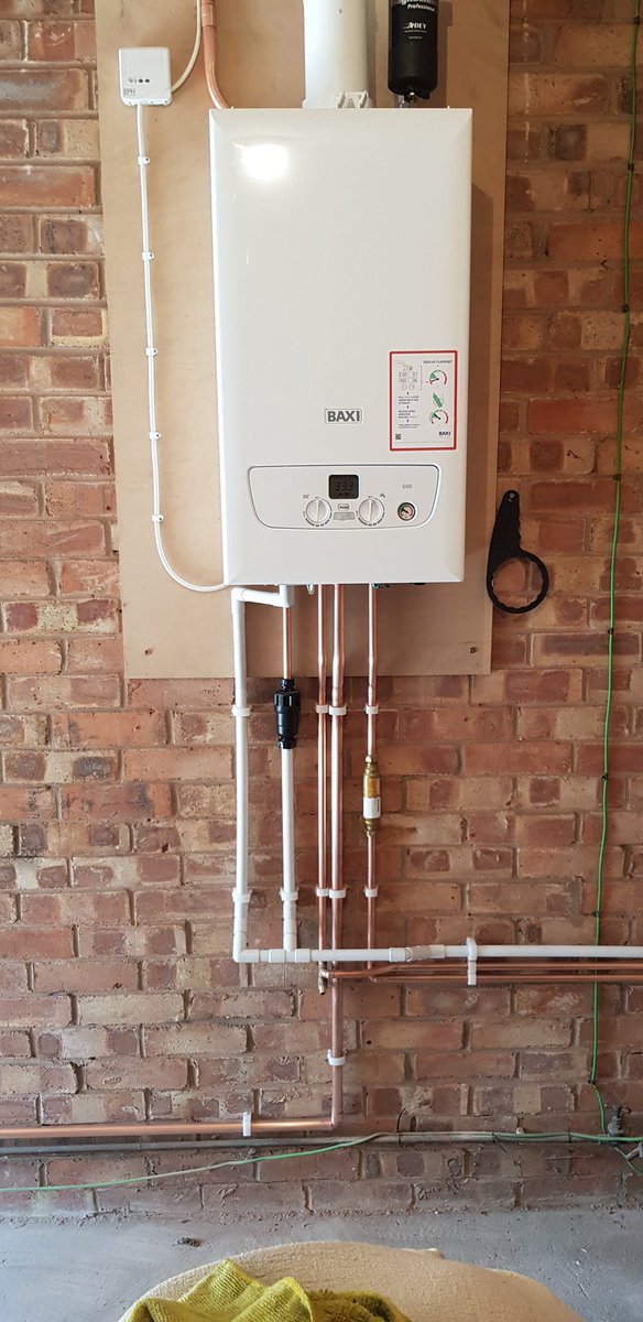 sam_not_samuel's tweet photo. Install 2 of the week....Baxi 600 combi replacing the old Baxi Solo and leaking hot water cylinder 👍 

Another one to start tomorrow 😬 https://t.co/fDV3X7SvXy