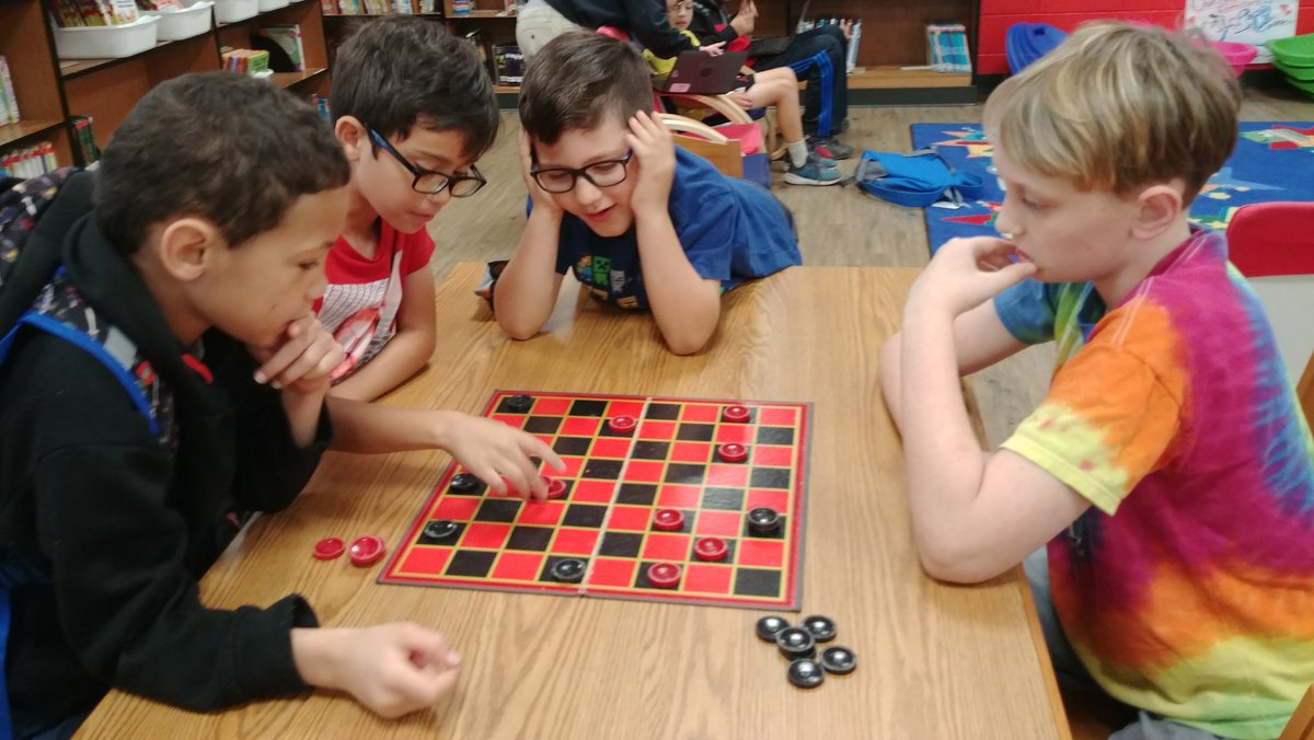 Deniseogesfam's tweet image. Before school checkers. Three-on-one elementary verses middle schooler #ccsdfam #ogesfam