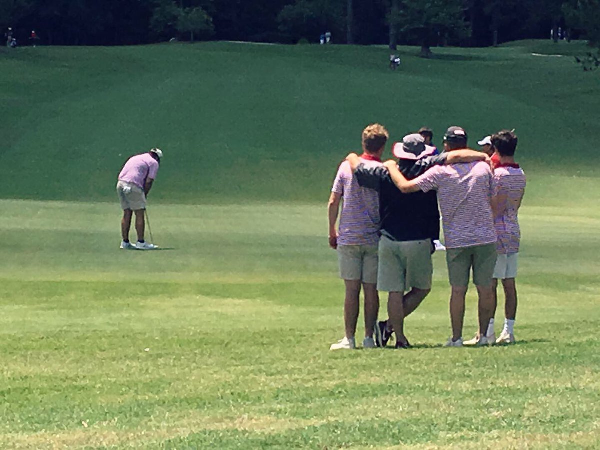 mid_golf's tweet photo. This picture was sent to me today... PJ putting for the last time, while me and the other seniors look on.... #specialmoment #specialgroup https://t.co/gNPwGPZhMs