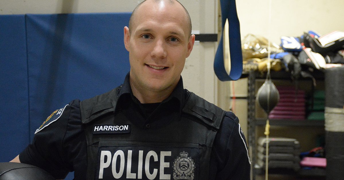 lpsmediaoffice's tweet photo. “I’m a competitive CrossFit athlete. When my alarm sounds at 5 am each day I know that it’s time for me to train, and head to work. The career of Policing and Fitness work hand-in-hand, and I take my training as serious as I take my job.”  -Evan
#HumansOfLPS #PoliceWeekON #ldnont https://t.co/eyfdFtMJ0Z