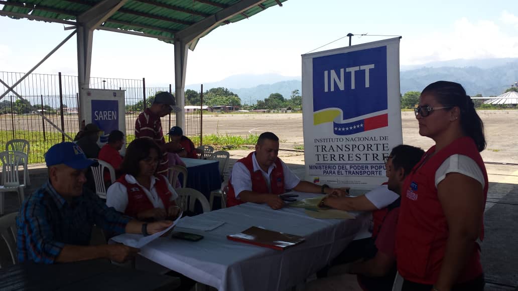 InttValera's tweet photo. @InttValera,presente en el Gobierno de Calle Militar, el cual se desarrolla hoy, en el Aeropuerto Antonio Nicolas Briceño, MpioCarvajal.Edo Trujillo, con la presencia de Autoridad Militares Nacionales y el Gobernador Rangel Silva.
#TrabajoLuchaYProducción 
@JCarDuque @INTToficial https://t.co/i14VPzcV4h