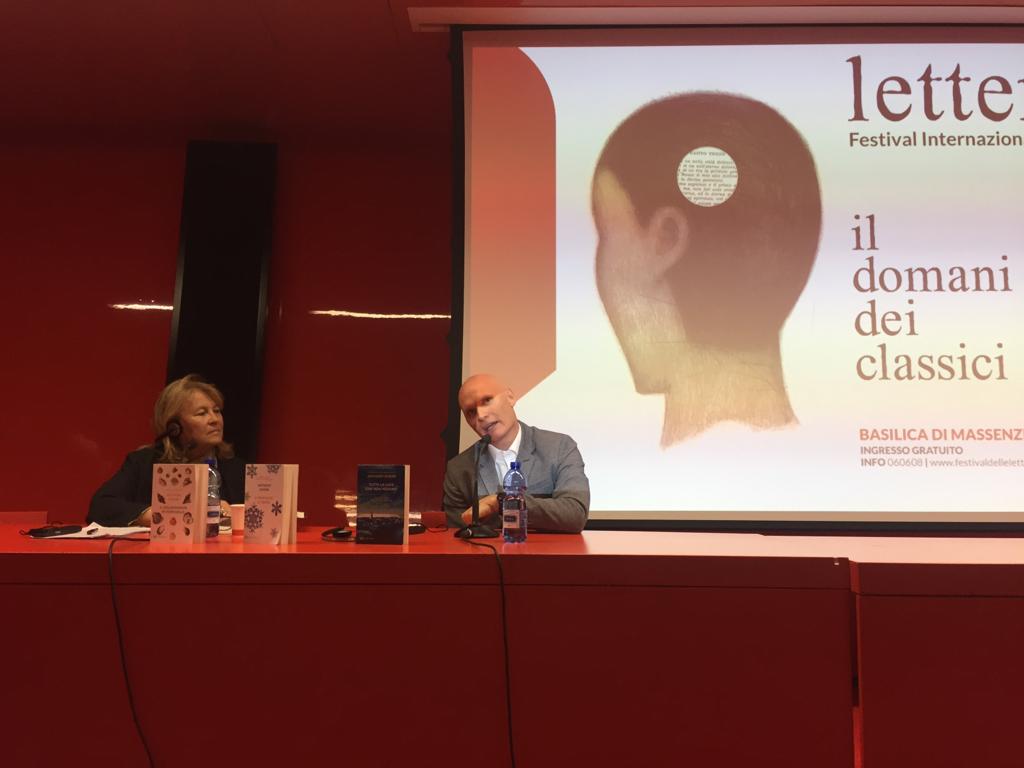 BUR_Rizzoli's tweet photo. Siamo a Massenzio al @LetteratureFest per #BUR70 in compagnia di un ospite d'eccezione: Anthony Doerr. https://t.co/MisY2tl7fE