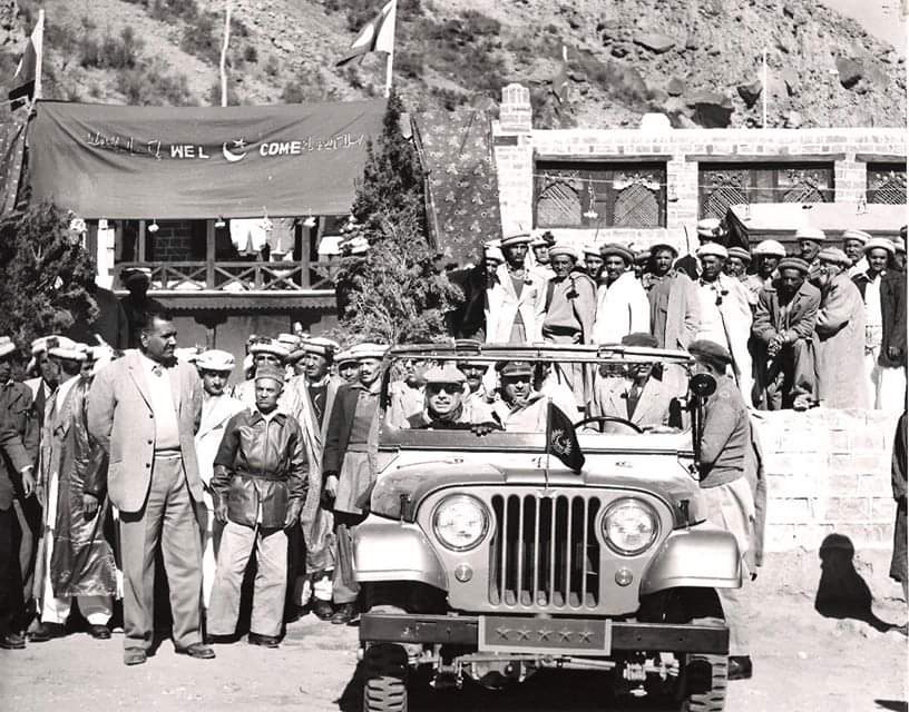 The_North_Blood's tweet photo. Any one knows about these pictures who visited Hunza in this five Star ⭐⭐⭐⭐⭐ Jeep.
#HunzaState #hunza #GilgitBaltistan
#Jeeps #SilkRoad @GBpak @DisputedGBPak @dodocaalamalam @VoiceOfGB @Hisamullah @HunzavalleyPk @Kingdom_Hunza @humans_of_hunza @allthingshunza @gbeepk https://t.co/hJ9Bgz1n1a