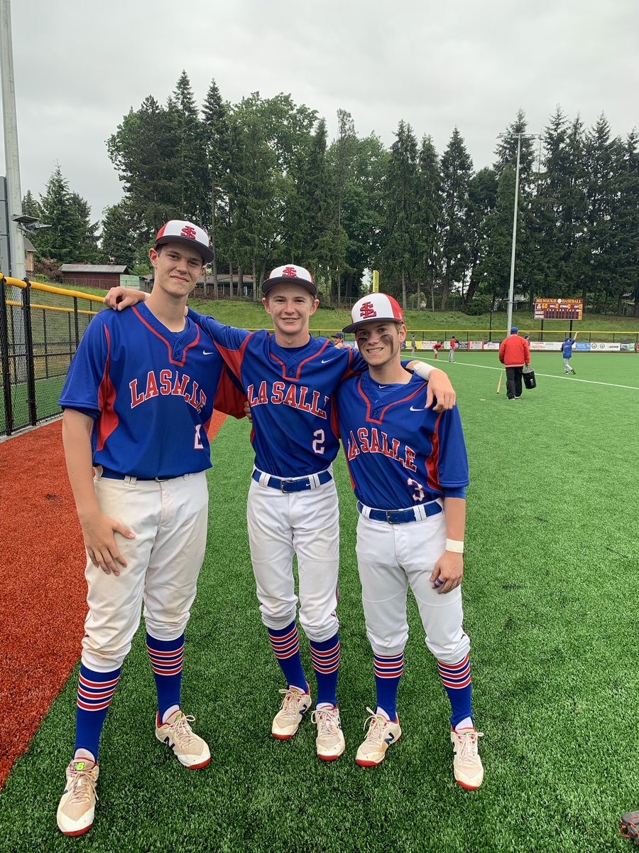 LaSalleBall's tweet photo. Brothers. Teammates. Friends. 

#WarFalcons ⚾️ https://t.co/rdFnS1gMWP