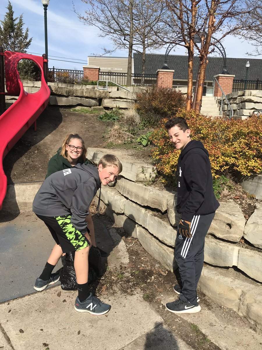 MrCoxsClass's tweet photo. #communitycleanup #childrenspark #meekspark #howdidthishappen #greatday @Oakview_MS @LkOrionSchools #OtherPeopleMatter #dayofservice https://t.co/U5uSGwkAP8