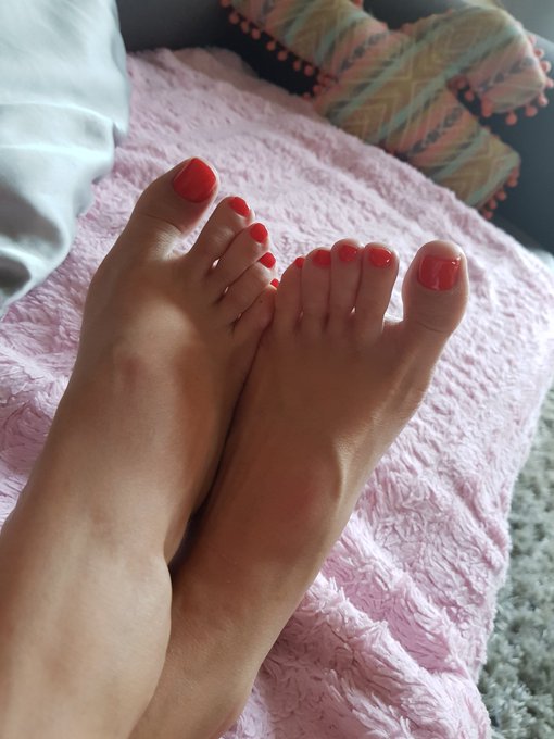 Foot massage video on my onlyfan account? link in my bio https://t.co/w0nrSqCGr6