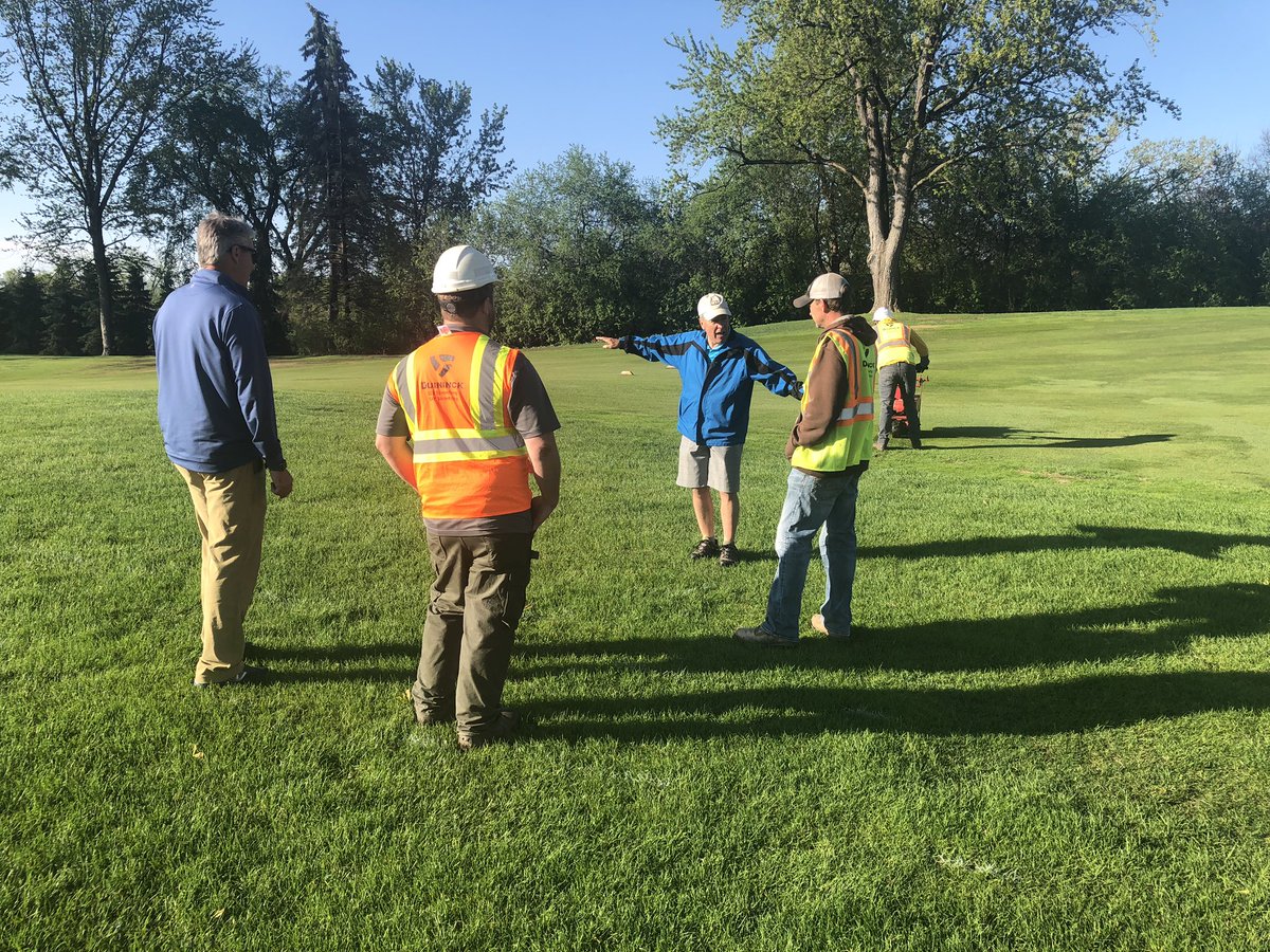 JDuininckGolf's tweet photo. Always fun to get out to the projects @InterlachenCC @InterlachenTurf especially on a gorgeous sunny 80 degree afternoon.  Lunch and check out the new range and practice facility @windsongfarm1  @TheJon_Dailing #donaldross https://t.co/G8xCwOFBpt