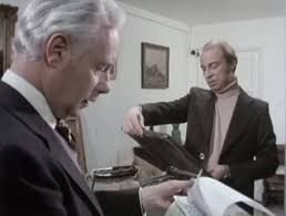 TalkingPicsTV's tweet photo. 21:00 VAN DER VALK (1977) News series PREMIERE: Face Value #BarryFoster #JoannaDunham #NigelStock A dead painter and a valuable art collection send Van der Valk into the world of art forgery. https://t.co/5l6RH4iPkK