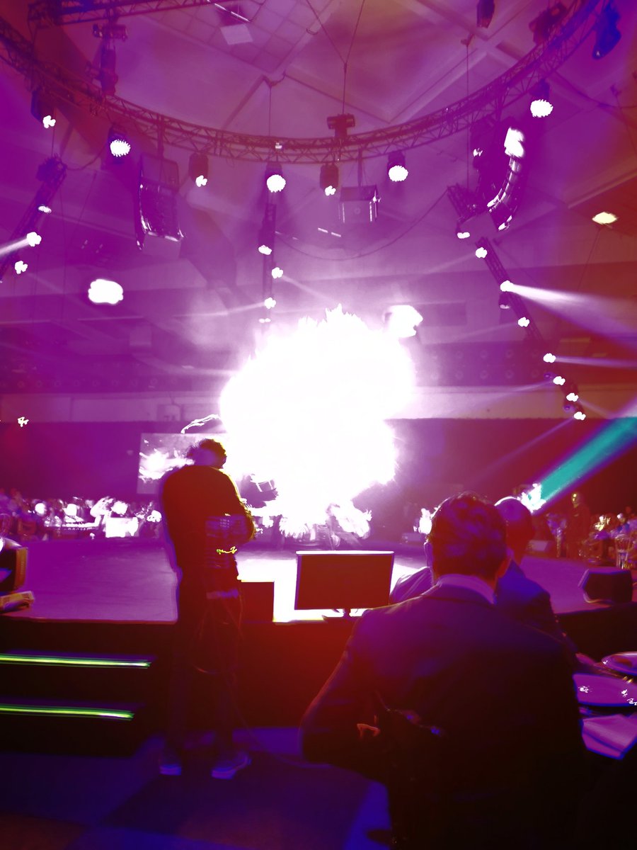 jurthys's tweet photo. 2' bezig en de boel staat al in brand #dnafe19 https://t.co/VRYMjjpUp6