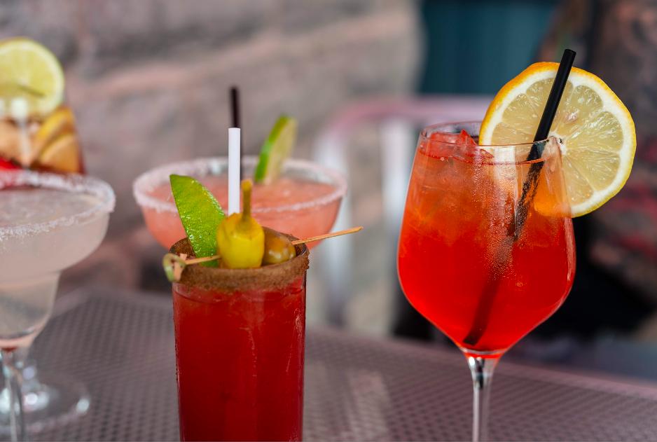 Last Day for Cocktail Hour! 4pm-6pm. 🍷🍸🍹🍺Stop in for some $6 drinks and select 30% off appetizers. 
.
.
.
#BDHG #ygkeats #yumgk #ygklove #ygkfood #queensu #proudtobeSLC #kingstonON #downtownkingston #visitkingston #freshmadedaily #kingstoncanada #teamygk #supportlocal