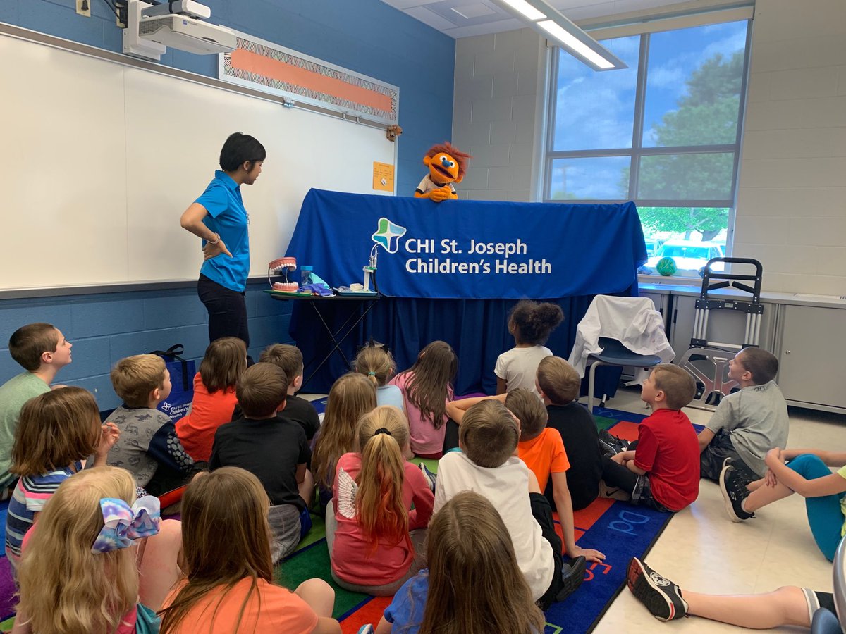 KaraBaxter13's tweet photo. These Bainbridge first graders loved learning about dental health from Hank the Health Hero!! #dentalhealth #cubsclass #healthychoices https://t.co/9IQ9WLZOQH