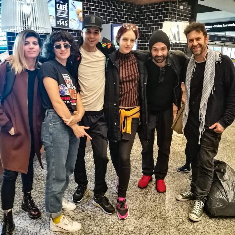Ayer cierre <a href="/PremiosGardel/">Premios Gardel</a> aeropuerto Mendoza con les compañeres de <a href="/SMusicArgentina/">S-MusicArgentina</a> <a href="/lulabertoldi/">Lula Bertoldi</a> , <a href="/MarilinaBrtoldi/">marilina</a> , <a href="/UnderMcB2/">Under Mc</a> , @naomipreizler , <a href="/nicosorin/">lemnaru eugen</a> y un servidor