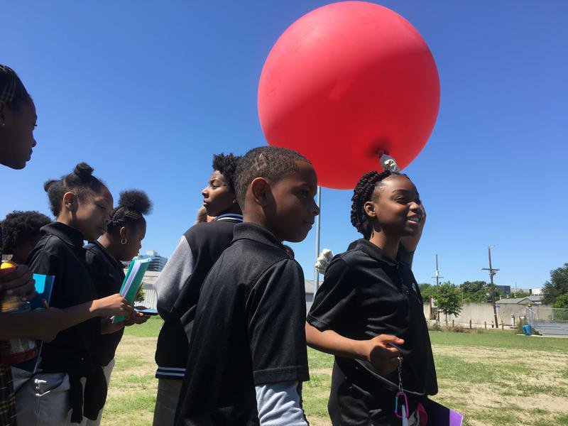 The health impacts of urban highways are becoming clear to researchers. This week, a group of 4th graders from Phillis Wheatley trekked out to the freeway to collect their own findings on the environmental impacts on their neighborhood. | Listen: bit.ly/2W5wcqH