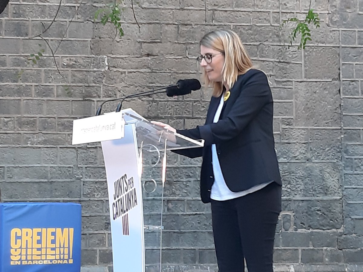 <a href="/elsa_artadi/">(((Elsa Artadi))) 🎗</a> agraeix a <a href="/aleixsarri/">Aleix Sarri i Camargo</a> el seu gest de dignitat al #Debattv3 que l'honora.