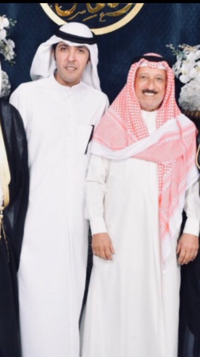 يقول مساعد الرشيدي :

قالوا تبيع الكويت وقال يا حجي
الموت من دونها ندفا على ناره
هجي عن اللاش يا ارض الفخر هجي
اللي حصر حبها تصدير وتجاره

- صورة في "حفلنا" مع الرمز #محمد_الفجي ❤️