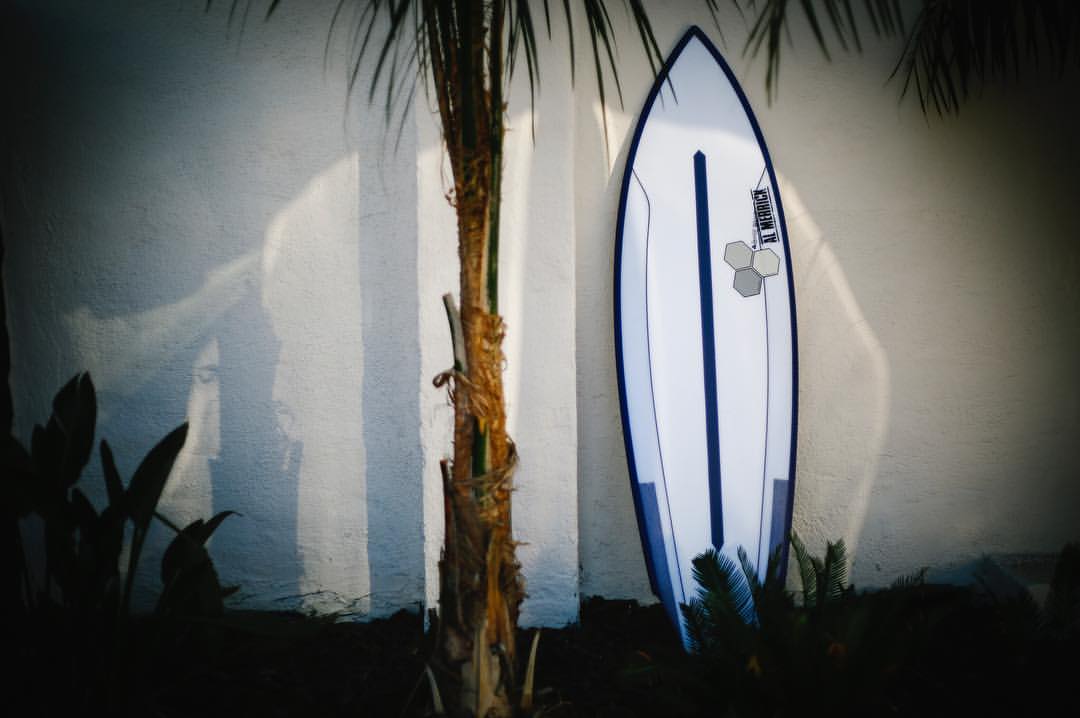 Freedomsportsco's tweet image. En @freedomsports_ tenemos las mejores tablas de la marca estadounidense, Surftech, famosa por ser usada por atletas profesionales del surfing.

Sus diseños minimalistas son algunas de las características más resaltantes de estas tablas.

#FreedomSports #Surftech #USA #surfing