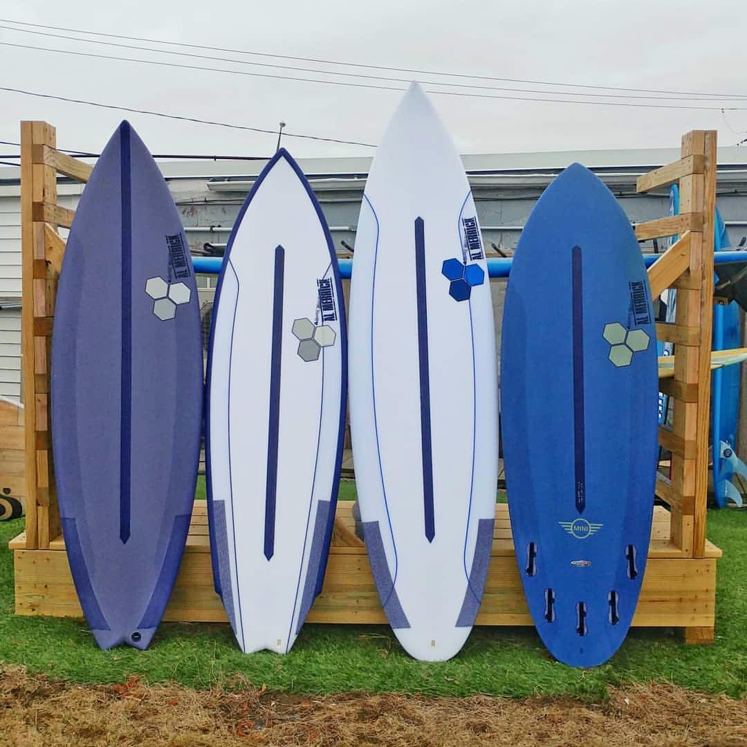 Freedomsportsco's tweet image. En @freedomsports_ tenemos las mejores tablas de la marca estadounidense, Surftech, famosa por ser usada por atletas profesionales del surfing.

Sus diseños minimalistas son algunas de las características más resaltantes de estas tablas.

#FreedomSports #Surftech #USA #surfing