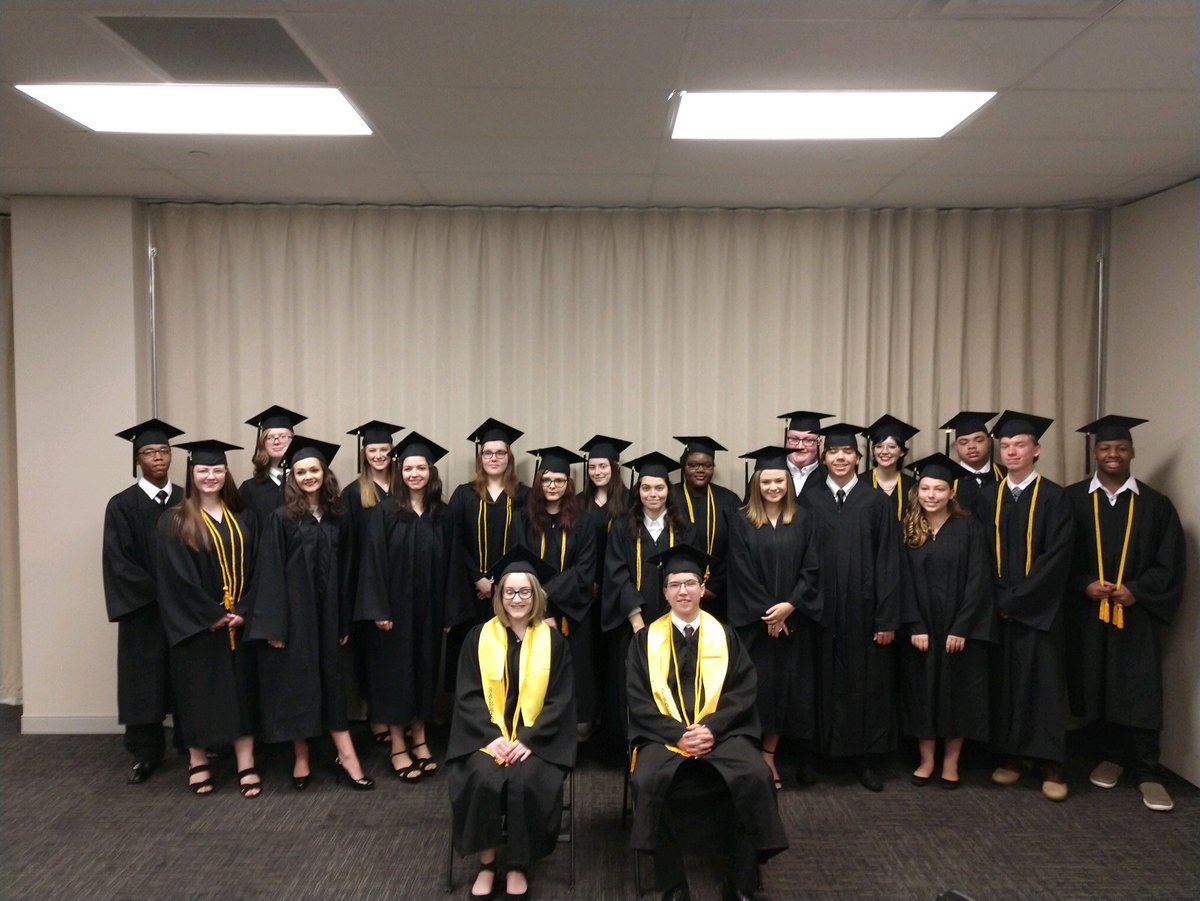 ALVAECS's tweet photo. ALVA’s graduation😍😍. So proud of our students and teachers this year! https://t.co/D0iC9uih1T