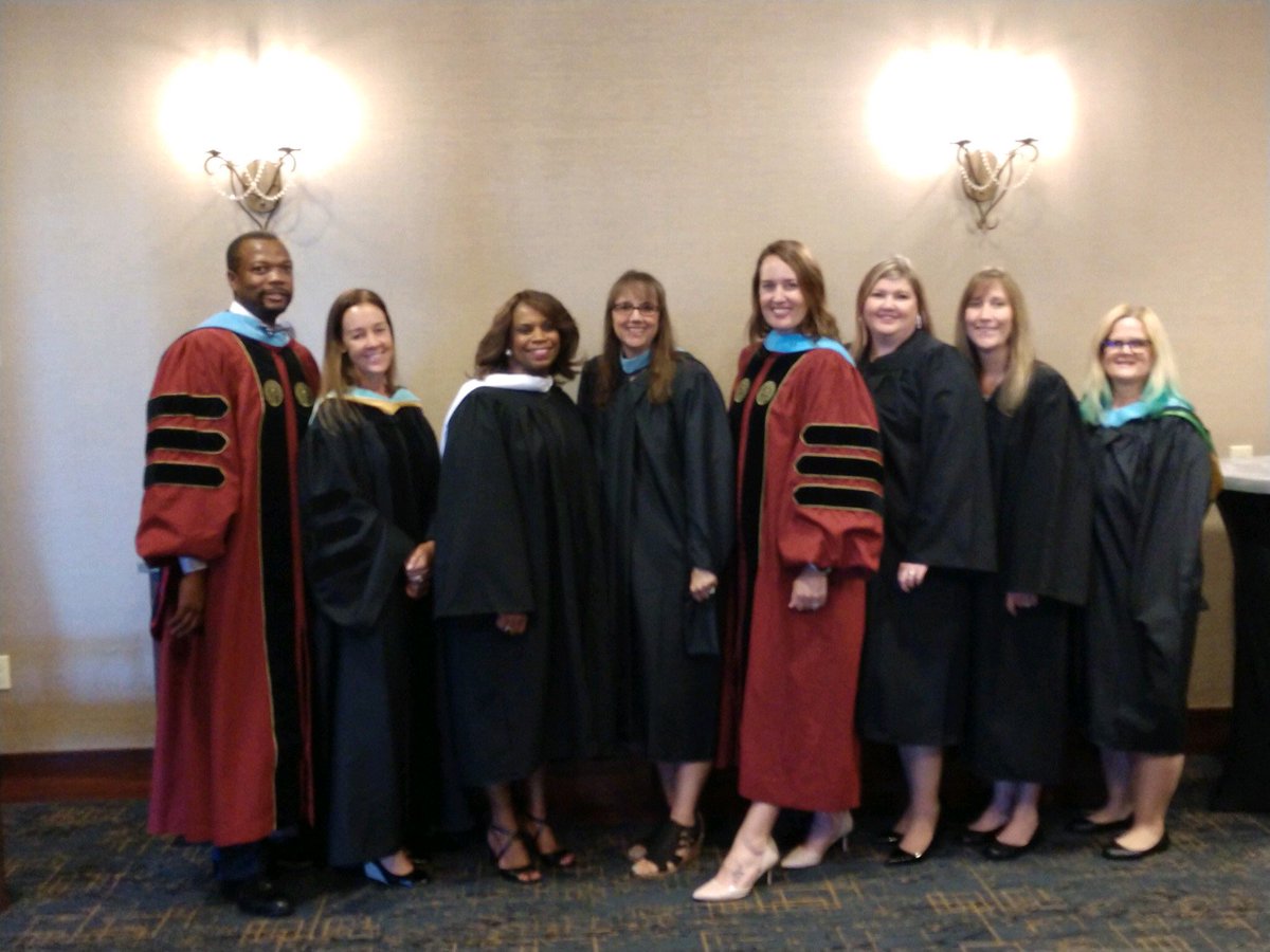 ALVAECS's tweet photo. ALVA’s graduation😍😍. So proud of our students and teachers this year! https://t.co/D0iC9uih1T
