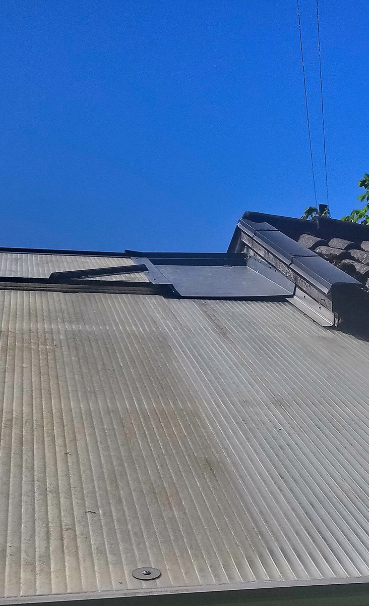 GameOfTrophies's tweet image. Det var ett fantastiskt pris på detta arbete?

16 timmar, för att klippa till en liten plåtbit.
Bocka den, samt montera den på ett tak!!!!!
- Är plåtbiten i 24 Karat, eller?

#Takarbete #Hutlösa #Priser