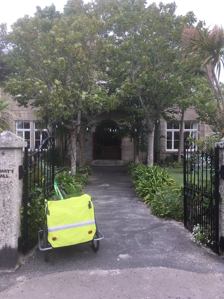 Veg grown in our no dig market garden, where only hand tools are used and the health and structure of the soil is top priority. Then delivered using pedal power to <a href="/Hotelonscilly/">St Mary's Hall Hotel</a> earlier today. If that’s not supporting regenerative healthy farming practises I don’t know what is!