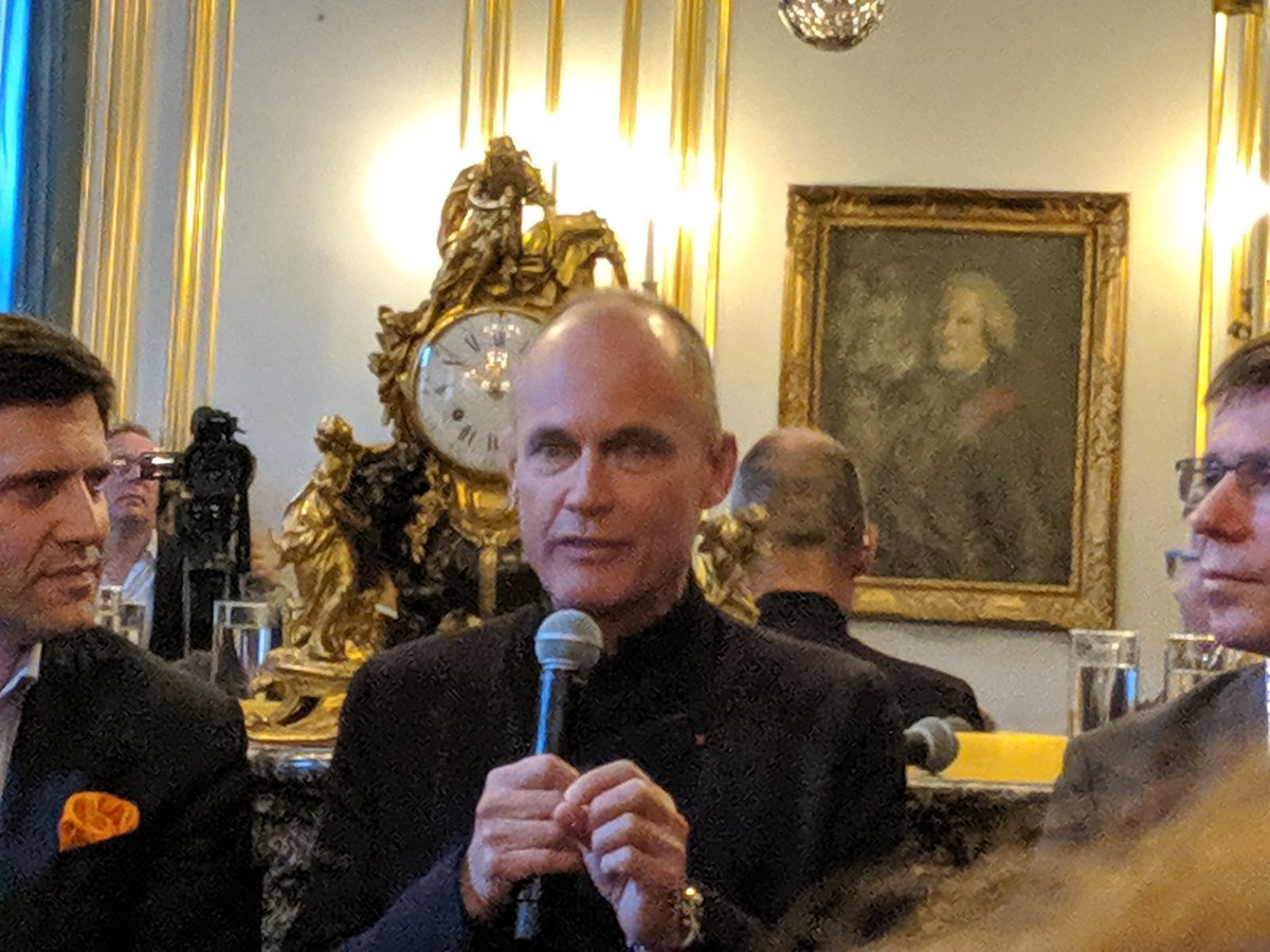 yguerdat's tweet photo. Selon @bertrandpiccard les suisses créent du génie par une #innovation stimulée par la taille de notre pays: petit mais #Smart - Ils prouvent au reste du monde que nous sommes là 💪🇨🇭 #SmallButSmart #TrustInYourself #SwissTech #VivaTech @solarimpulse https://t.co/nPVEl0gvyl