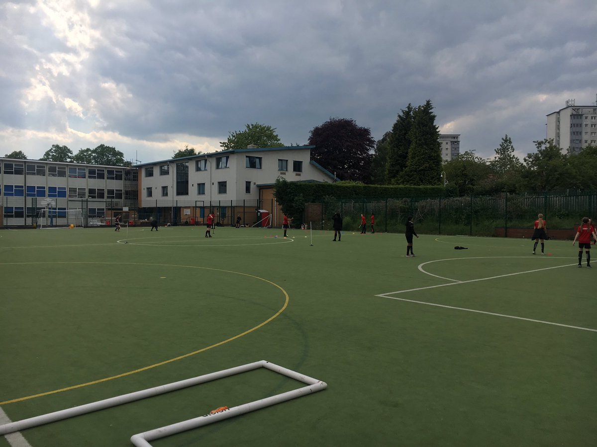 @stedcamp Yr7&8 and Yr9&10 girls @RoundersEngland Practice tonight!! Great effort ladies, great to see so many new faces #thisgirlcan #loveafterschoolsport