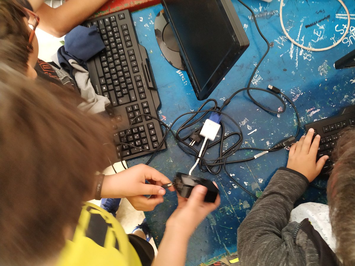 Trib_Arte's tweet photo. Ya hemos arrancado con el maratón #AulaMakerLab en el @iespuerto en #Fuerteventura

#RaspberryPi #Scratch y mucho más... entra y descubre: https://t.co/scMQ1xlHdL

Acompañados por el @CentroSTEM

Proyecto promocionado por @EducacionCan a través del Programa @STEAMCEU https://t.co/Y7eww3WVsM