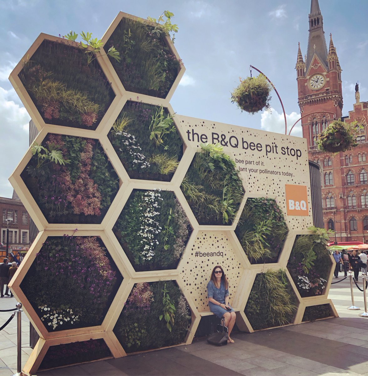 I love B&amp;Q's #advertising in London today.  Plant your pollinators #beeandq
contentsolutionsltd.com