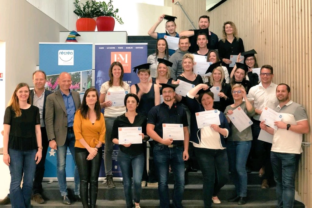 EMNormandie's tweet photo. #ExecutiveEducation Félicitations aux 20 stagiaires du @GroupeRecrea qui ont validé le #PassUp sur le #management d'équipe ! #FormationContinue https://t.co/zGI7X7hQ5E