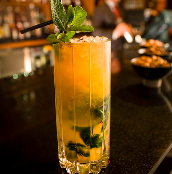 First sign of sunshine and our minds drift to cocktails and snacks...⠀
Get ready for the Summer Coctail season!! @GoodfellowsLtd's 'Barrelo' concepts should help!
#TabletopMatters
#barrelo #cocktail #cocktails #mojito #cocktailmenu #bar #barmenu #barfood #barsnacks #cocktailbar