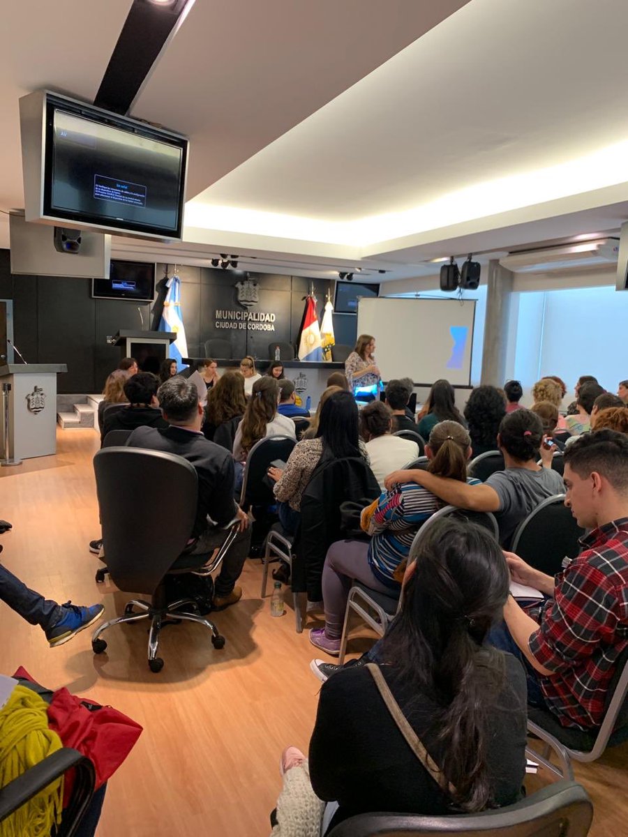 cossarmarcelo's tweet photo. Explota #MuniEmprendePyme 💪👨🏼‍💻👩🏻‍💻 más de 200 emprendedores capacitándose en Neuroventas. ¡No paramos! https://t.co/rz0rNofzyX