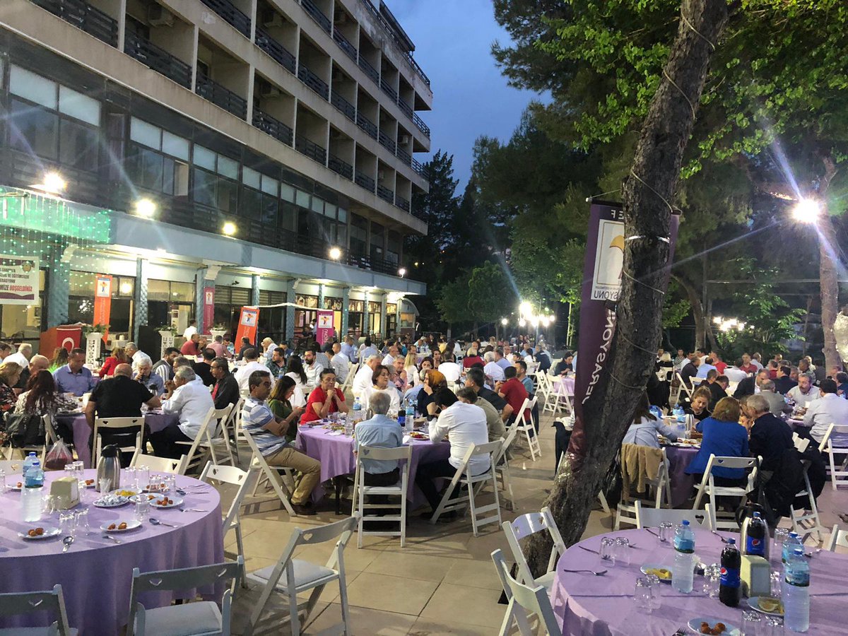 MUHTEREM_SIKI's tweet photo. Batı Anadolu Sürücü Kursları ve Eğitimcilerii Federasyonumuzun 8 inci geleneksel iftar programını İzmir Derneğimizin ev sahipliğinde, Konak Hasan Sağlam Öğretmenevinde gerçekleştirdik. @baskefege @tusekon @tusekonturkiye #baskef #tüsekon https://t.co/BGC5UPeHci