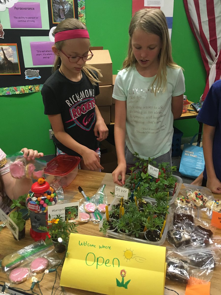 4th grade Mini Mall🌺 Violet grew her own flowers to sell today!  #RichmondProud