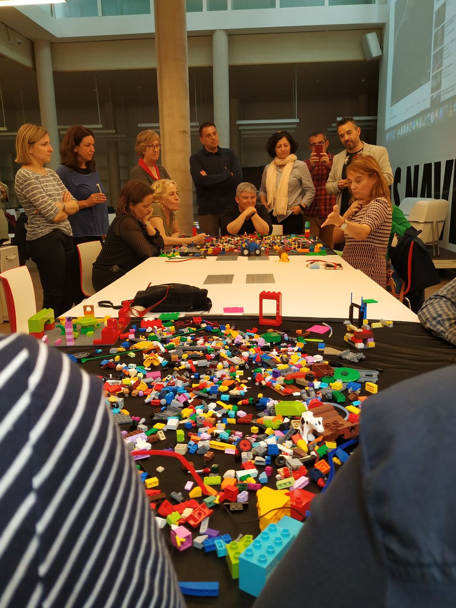 FerminCerezo's tweet photo. El Ayuntamiento de València del 2025 deseado y soñado 💭💭💭por sus propias personas a través de LEGO Serious Play.
Gran transferencia de conocimiento desde Mollet del Vallès.
Gracias a todxs x jornada de #innovación, cohesión y trabajo #MIMOS https://t.co/XCk2SoY2Wx