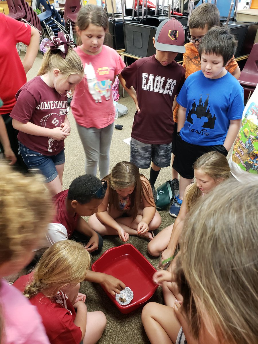 SayreUpperElem's tweet photo. Mrs. Osmond's Boat Challenge 2019 https://t.co/pcShnqYz0L