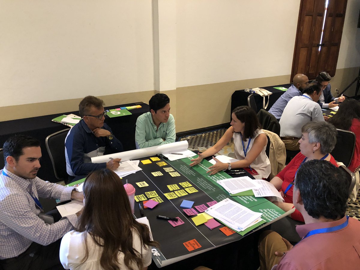 dortegaeval's tweet photo. En #MexicoSEMIDE buena parte del aprendizaje es haciendo. Pensando cómo evaluar cada proyecto que trajeron los participantes al evento, creamos colectivamente conocimiento útil para la #mejorgestion pública. Increíble calidad de servidores públicos mexicanos https://t.co/tkMUw3ukV2