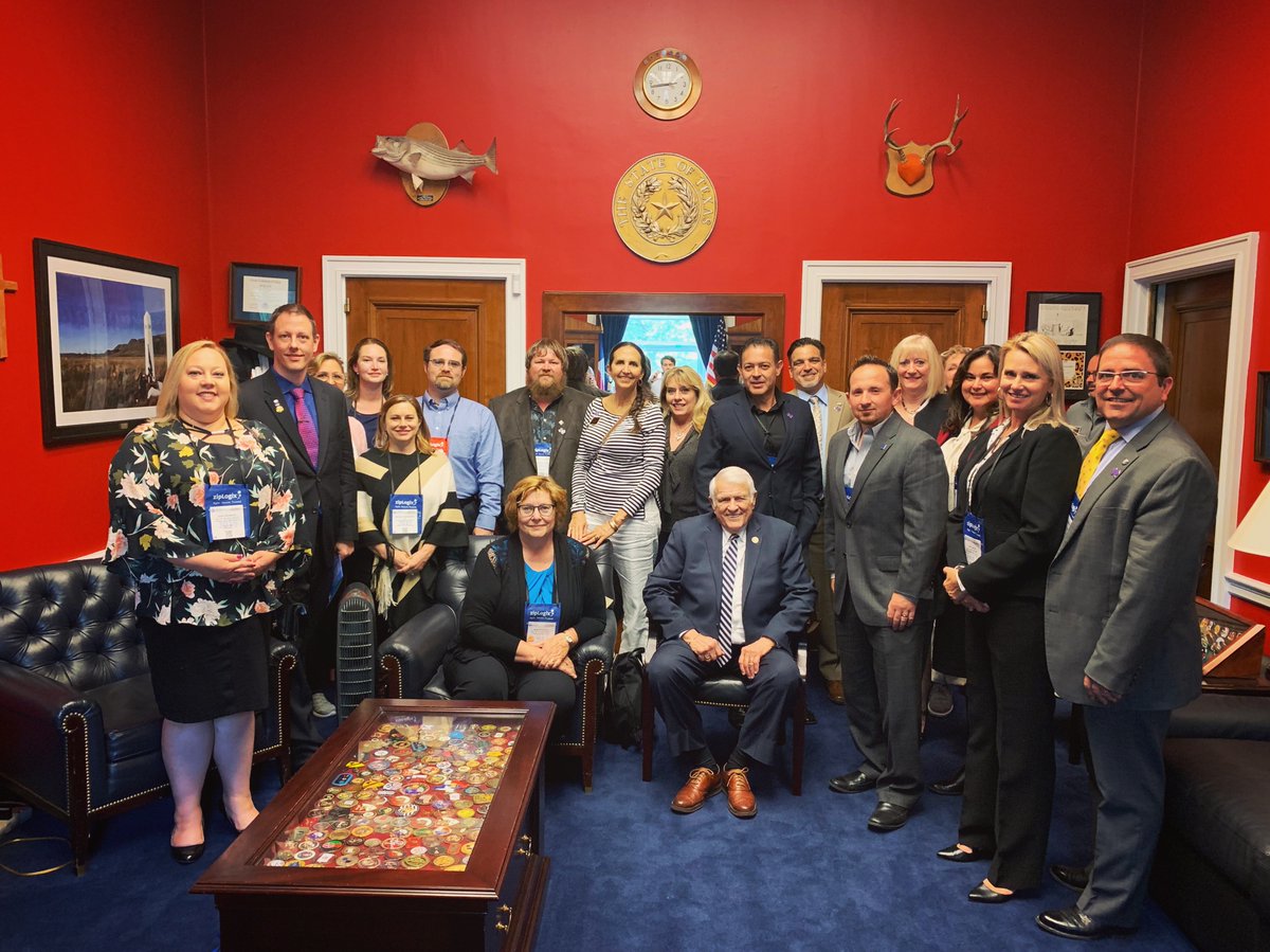JudgeCarter's tweet photo. Yesterday I hosted #TX31 constituents from @nardotrealtor to discuss real estate issues, including the #NationalFloodInsuranceProgram. After recent events like Hurricane Harvey, @texasdemocrats AND @TexasGOP in the House must work together to secure funding for this vital program https://t.co/5E39WHB4GX