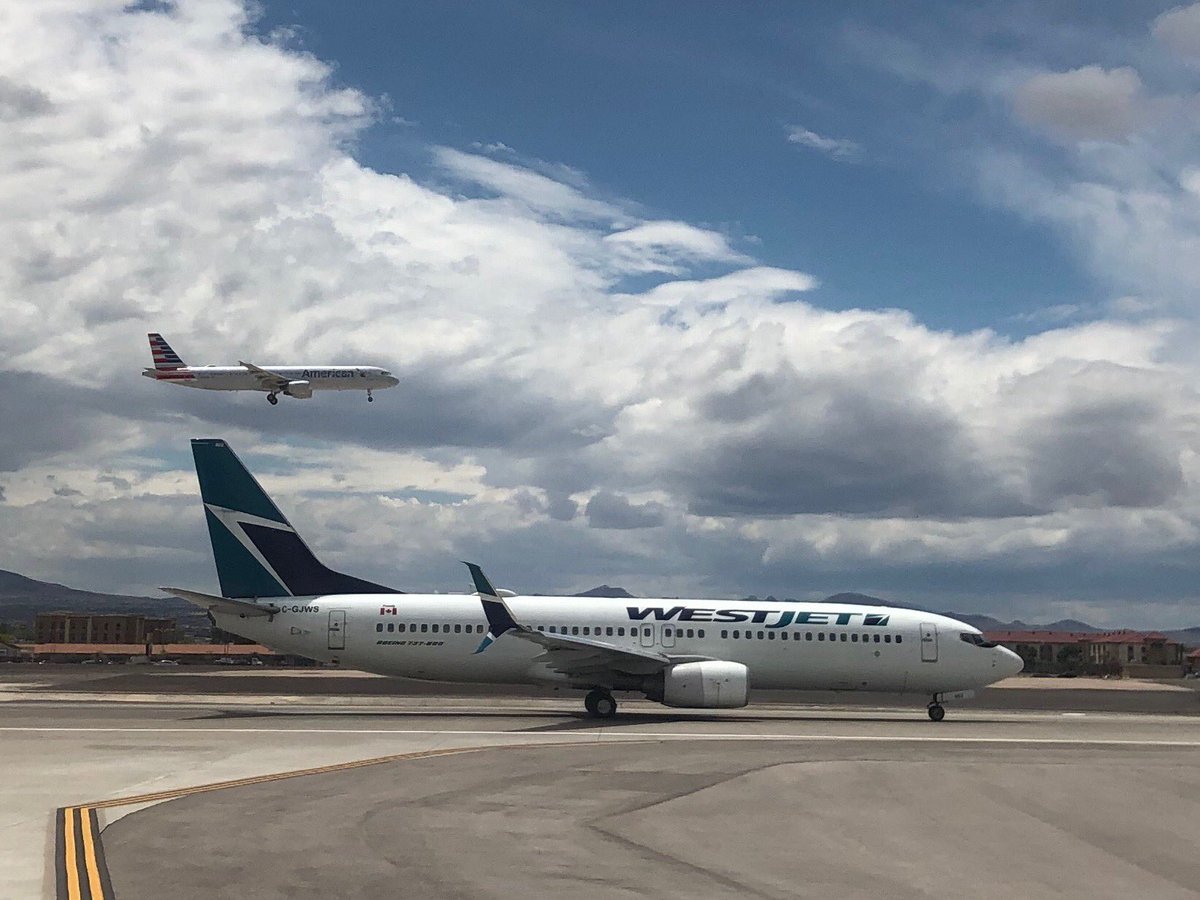 AirportOpsAdam's tweet photo. ⁦@AmericanAir⁩ coming &amp; ⁦@WestJet⁩ going moments ago at ⁦@LASairport⁩ https://t.co/FWpRNTpvhs