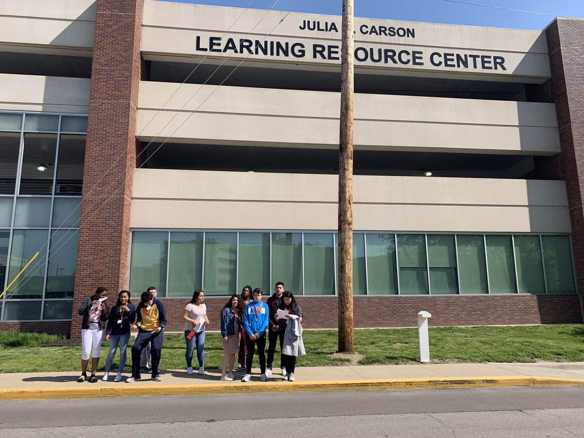 WendyPartida5's tweet photo. Our 8th grade AVID students visit Ivy Tech downtown Indy and had a blast!!!They provided a great presentation,played Kahoot, won prices, and got a tour of the building with a fun scavenger hunt. @WayneTwpSchools @chapelhill78 @PLTW_CHC 💜 https://t.co/9czbr5F8xh