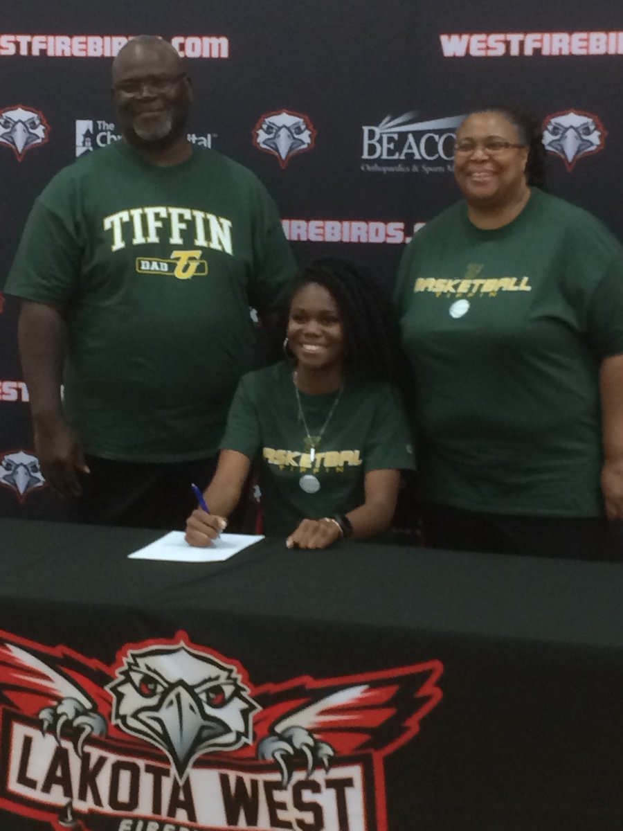 ShockBball's tweet photo. By far one of our favorite events to attend is when we get to watch our dedicated and hard working student-athletes such as @Jess_Be_Ballin1 have this moment with their family &amp; teammates.  Congratulations to this future @tiffinathletics baller!.  #watchthemgrow https://t.co/sC1Ag0UWko