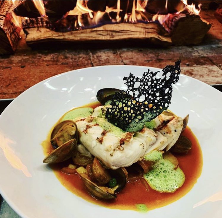 3Embers's tweet photo. ๐ฅ Chase those rainy blues away with this GRILLED HALIBUT with white asparagus, fingerling potatoes, pearl onion, clam, fennel broth.
#fromthegrill #scratchkitchen #comfortfood https://t.co/xMJLh0hHCc